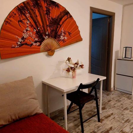 Huge 3 Room Apartament In City Center! Bukares Bagian luar foto