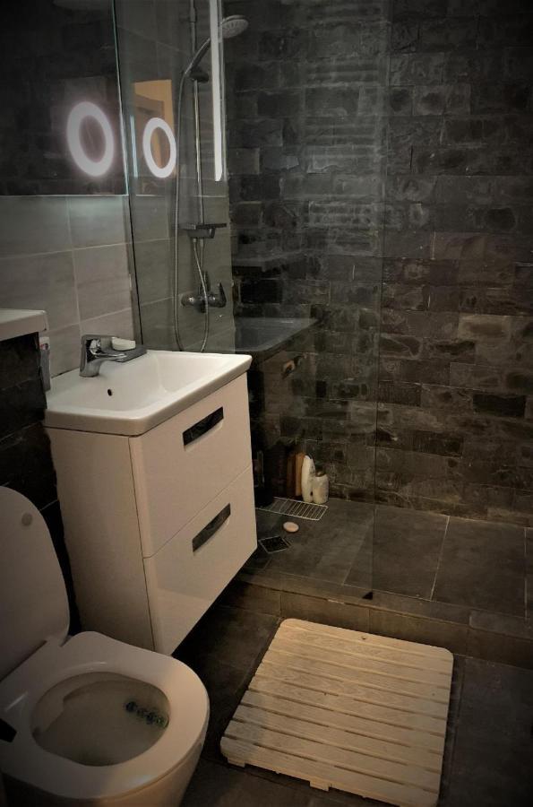 Huge 3 Room Apartament In City Center! Bukares Bagian luar foto