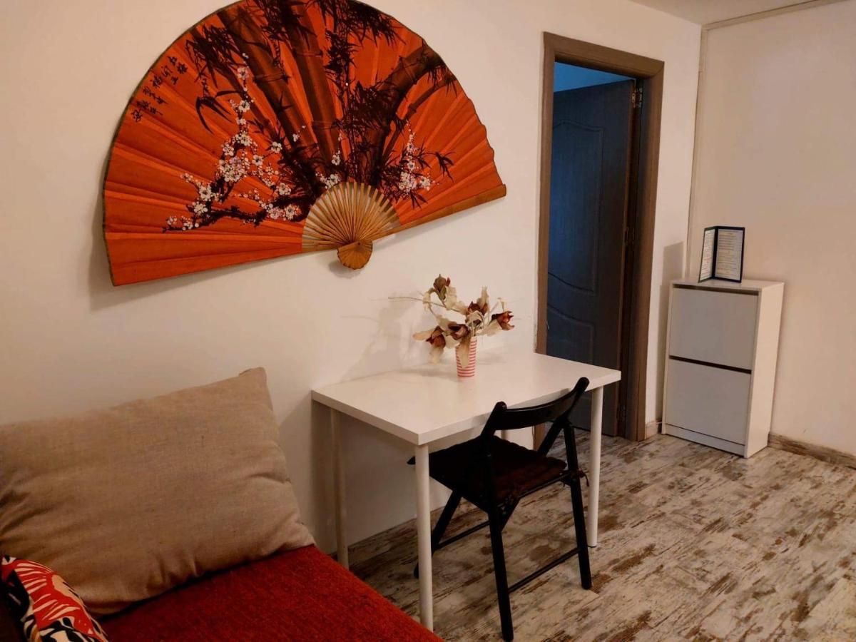 Huge 3 Room Apartament In City Center! Bukares Bagian luar foto