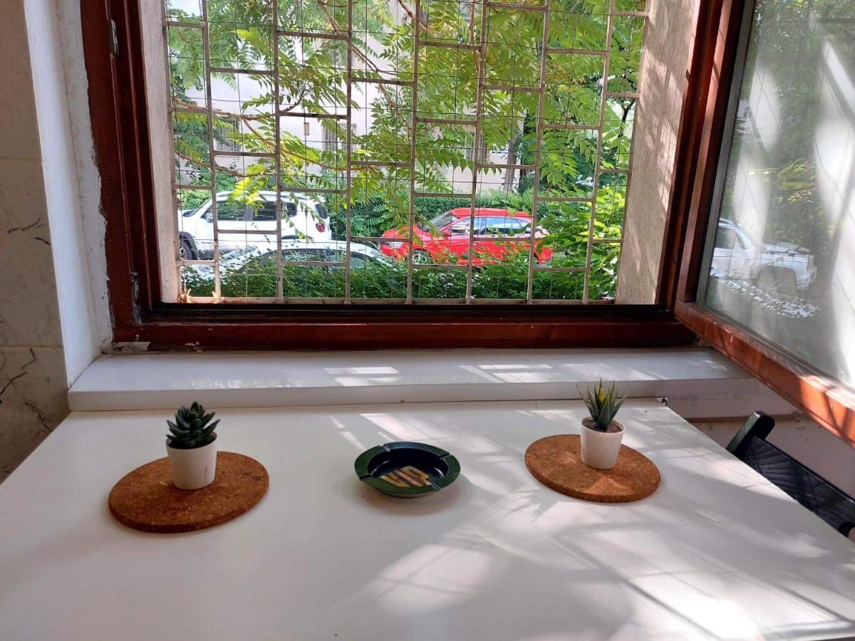 Huge 3 Room Apartament In City Center! Bukares Bagian luar foto